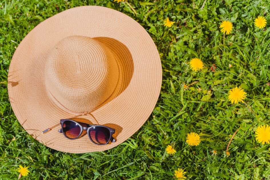 sun hat with sun glasses